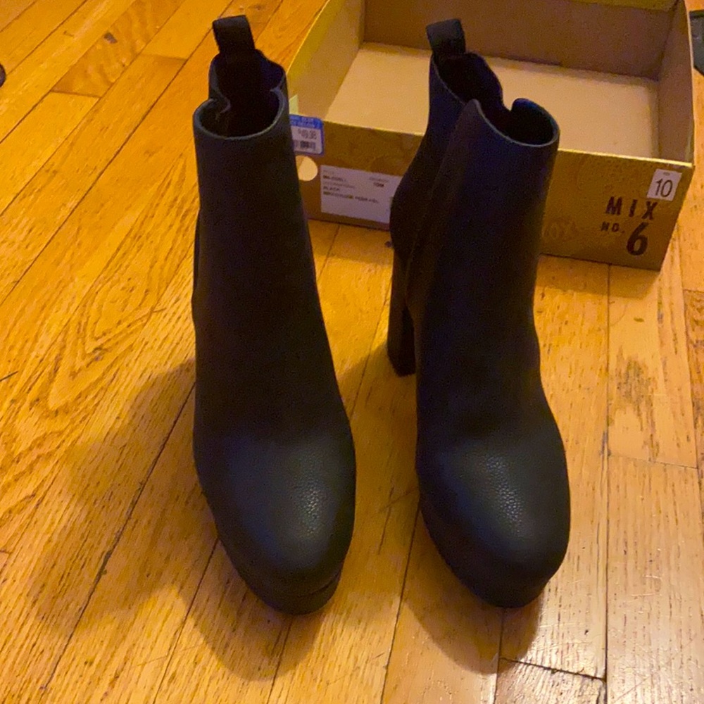 New Mix 6 Heeled Black Booties